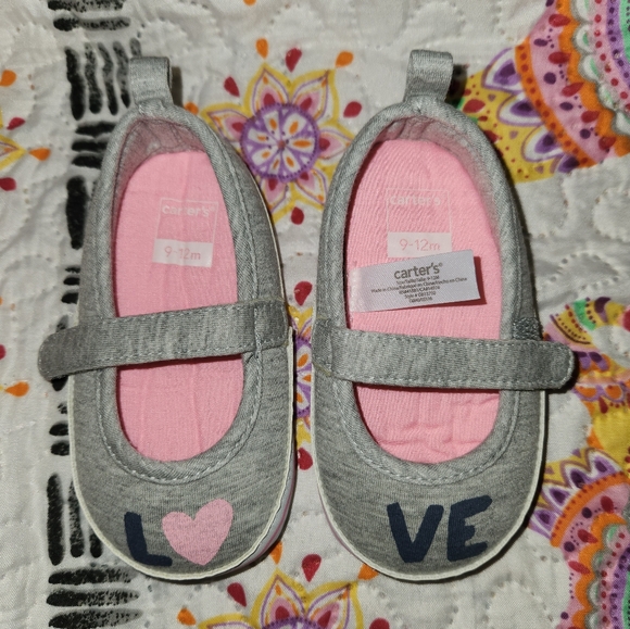 NWOT Carter's - LOVE Baby Crib Shoes 9-12mo - Picture 1 of 3